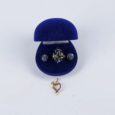 Colgante, pendientes y anillo a juego de oro de 14k, zafiro azul oscuro y diamantes (talla 9.) Foto 1 de 4