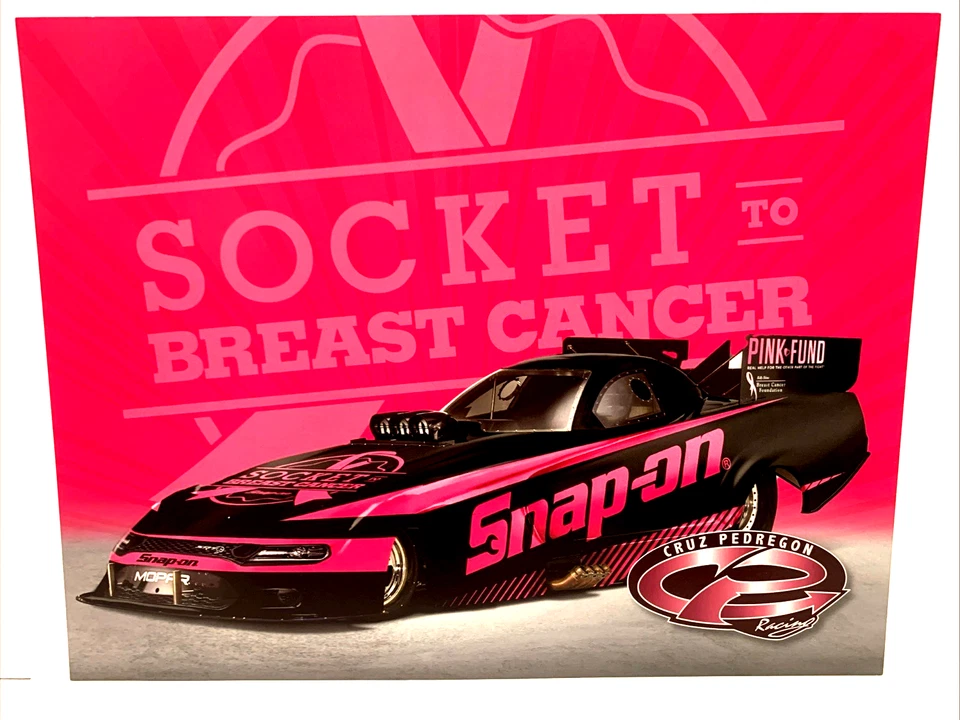 POSTAL DE CARRERAS DE ARRASTRE DIVERTIDO DE CRUZ PEDREGON A PRESIÓN CÁNCER DE RESPIRACIÓN NHRA 2024 Foto 1 de 2