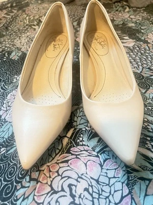 Life Stride Soft System Flex Nude Kitten каблуки размер 7 - Изображение 1 из 4