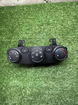 14 15 16 Kia Forte Koup Temperatura Climatizador Tablero Calor A/C 97250-a7250 Foto 1 de 4