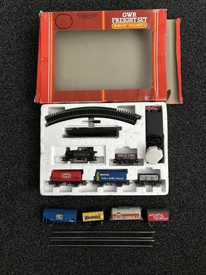 Hornby GWR Freight Train Set OO Gauge with 4 Extra Coaches In Original Box Used - Image 1 of 4