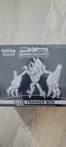 Pokemon Sol y Luna Sombras Ardientes Elite Entrenador Caja ETB Sellado de Fábrica - Imagen 1 de 4