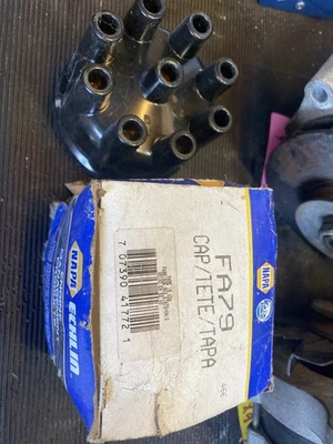 1957, 1979, Dodge, Ford, International, Jeep, American Motors, FA79, tapa de distribuidor Foto 1 de 4