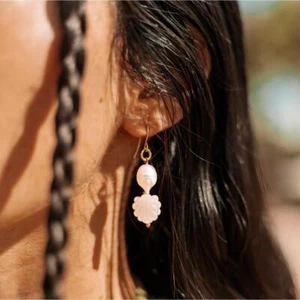 Damen Ohrringe Gold vergoldet Perlenohrringe Weiß Boho 24 Karat DJADEE O6246D1 - Bild 1 von 5