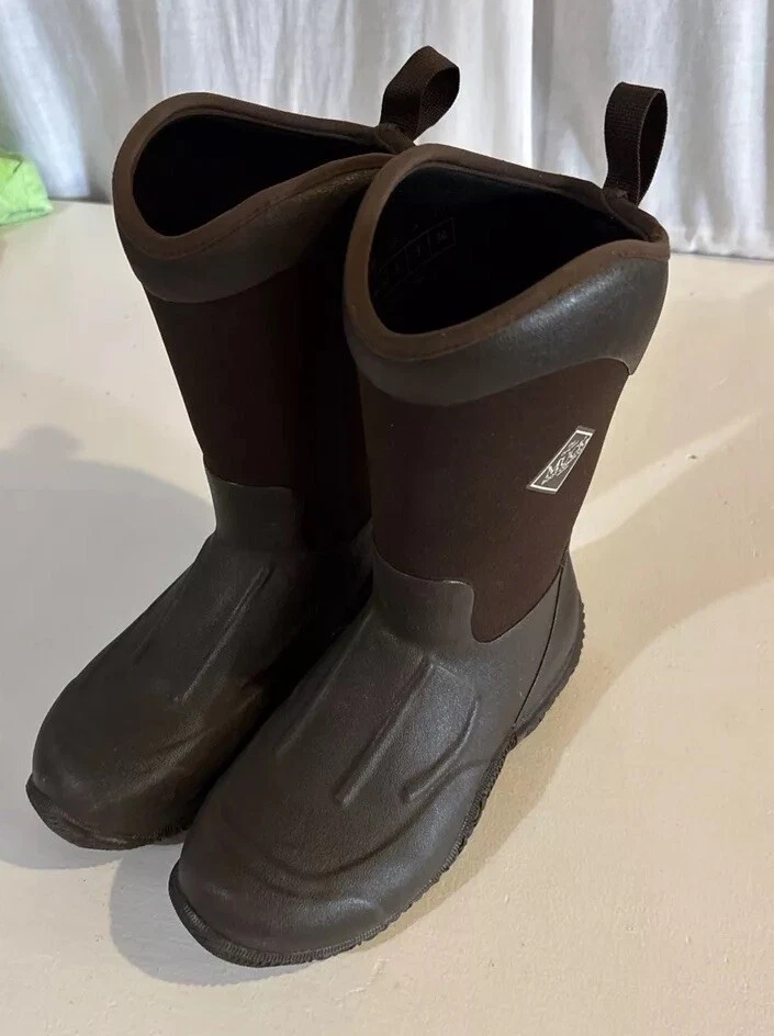 Muck Tack II Mid Women's Rain Boot TK2M-900 Size 5 Chocolate - Image 1 of 4