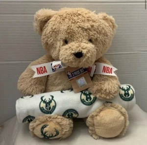 NEU Milwaukee Bucks 2-teiliges Set Teddybär mit Band und Babydecke Neu mit Etikett - Bild 1 von 9