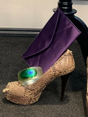 Sobre de noche Matthew Williamson satinado violeta con cierre de botón a presión Foto 1 de 4