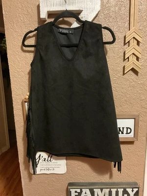 Топ Lucky & Blessed L&B черный замшевый без рукавов бахрома с v-образным вырезом женский размер маленький - Изображение 1 из 3