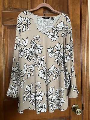 Top de crepé de caviar estampado Dennis Basso con mangas volantes 2X beige Foto 1 de 4