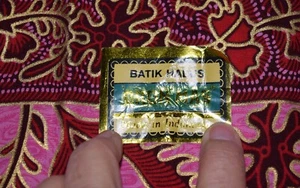 2070 langes Stück zeitgenössischer indonesischer Batikstoff, rosa & gold, Vögel - Bild 1 von 4