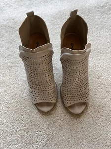 Quipid Perforated Open Toe Ankle Booties size 6 - Picture 1 of 6
