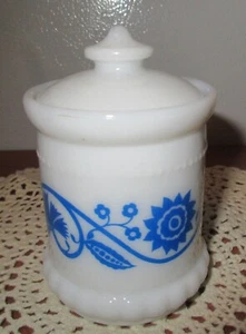 Vintage Hazel Atlas weißes Glas mit blauen Blumen & Deckel - Bild 1 von 4