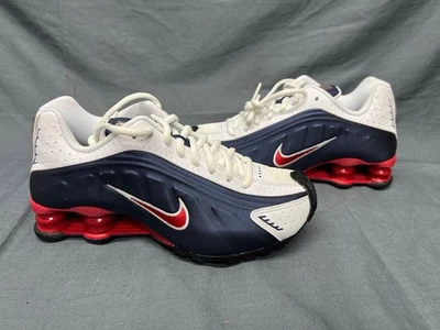 Nike Niños Shox R4 (GS) Zapatillas Sintéticas Plateadas Rojo Azul Talla 6 ¡NUEVAS SIN CAJA! Foto 1 de 4