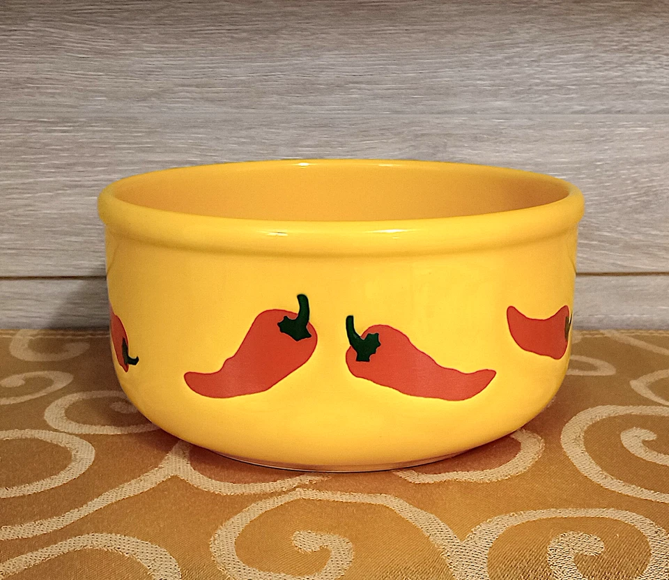 Tazón para servir salsa Waechterbach - patrón de pimientos rojos de gres cerámico de 7” x 4” Foto 1 de 4