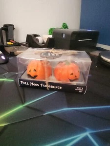 Decorazione Halloween sale e pepe agitatori stoviglie zucca NUOVO - Foto 1 di 2