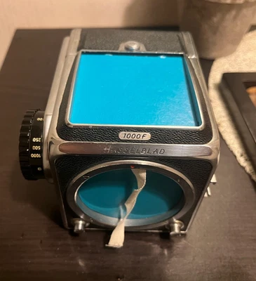 Hasselblad 1000F - Appareil photo argentique - Sans capot du haut - TBE - Photo 1/4