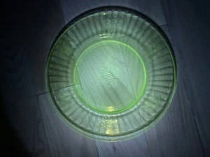 8” Uranium Glass Salad Plate Pear Cherry Grape VHTF - Picture 1 of 6