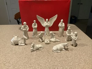 Vintage Avon or Crèche 12pc Nativity Set White Porcelain New Looking Condition - Picture 1 of 3