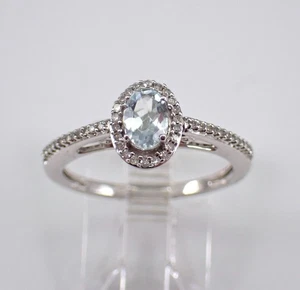 Anillo de compromiso de oro blanco con halo de diamantes y aguamarina piedras preciosas Aqua March - Imagen 1 de 7