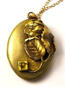 Victorian Locket with Figure, 1900's, Vintage Jewelry - Picture 1 of 3