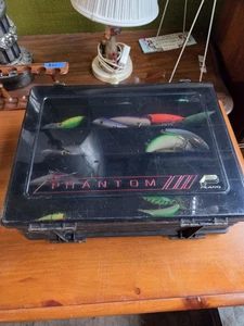 Vintage Plano Phantom Magnum doppelseitige Tackle Box mit Ködern - Bild 1 von 7