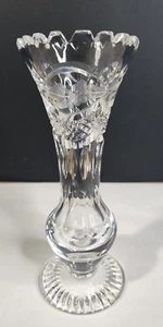 Lausitzer 24 % Bleikristall geätzt ausgestellt Sägezahnrand Knospe Vase 7 1/4" - Bild 1 von 9