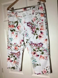 St John's Bay White Cotton Blend Floral Capris Pockets Pants - Size 14 - EUC - Picture 1 of 3