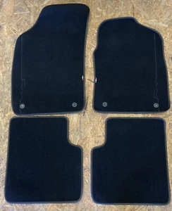 Fiat 500 & 500C Carpet Mat Set with Stitched Black Edging & Logo 71807996 New - Picture 1 of 8