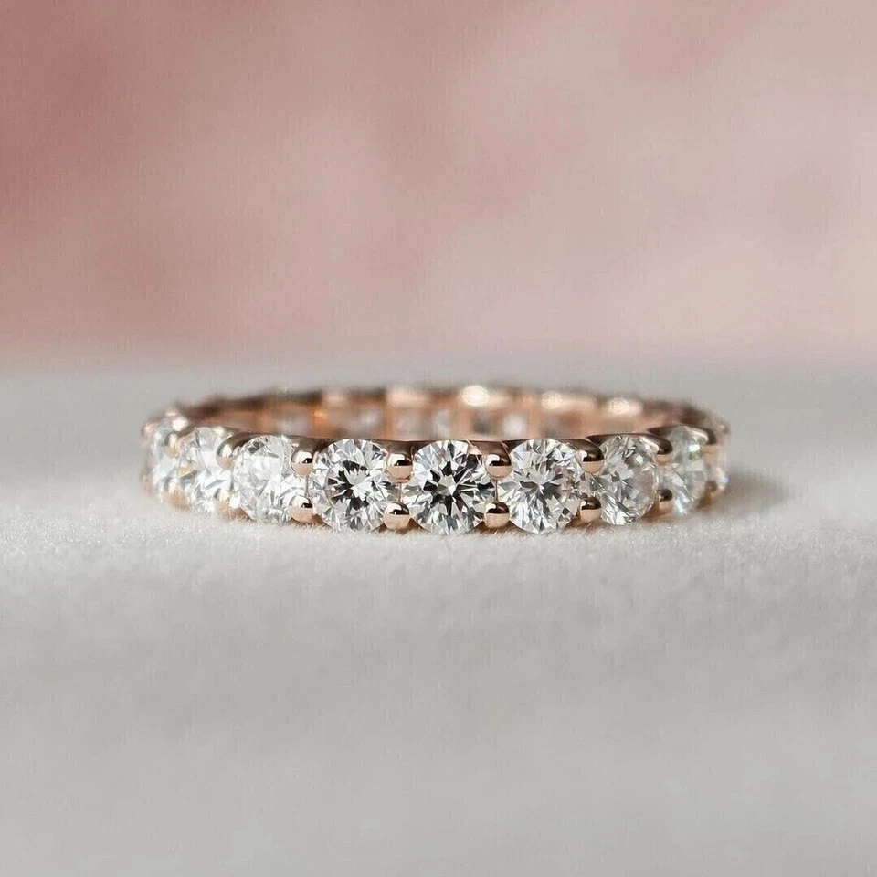 Anel de noivado redondo de moissanita eternidade total folheado a ouro rosa 14K 2 quilates - Imagem 1 de 4