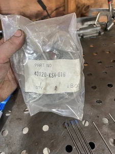 Honda FRONT Brake Shoes and Springs #43120-KS4-016 - Picture 1 of 5