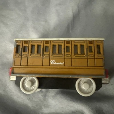 Motor de tren fundido a presión Clarabel Thomas & Friends de colección Foto 1 de 4