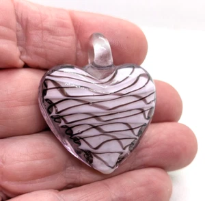 Handgefertigter geformter Herz Anhänger geformtes Glas handwerklicher Schmuck Fundstücke limitiert - Bild 1 von 11