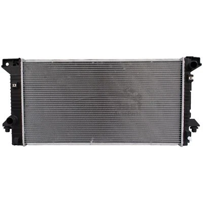 Un radiador nuevo DENSO 2219272 para Ford Lincoln Foto 1 de 2