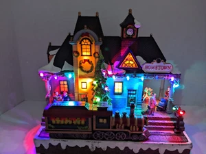 Northlight 13" Chrismas Train Village LED beleuchtet - musikalisch - bewegt. Siehe VIDEO - Bild 1 von 19
