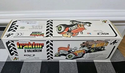 Juego de tractor y remolque de hojalata de metal Kovap Zetor Traktor S Valnikem vintage de los años 70 NUEVO Foto 1 de 3