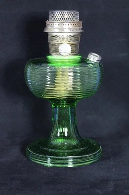Lámpara de manto de colmena de cristal verde Aladdin 1937-1938 B-81 con quemador modelo B de níquel Foto 1 de 4