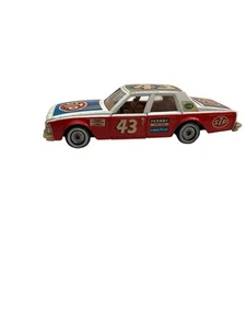 Corgi CHEVROLET CAPRICE CLASSICS Car # 43 NASCAR Petty White & Red Made England - Picture 1 of 8