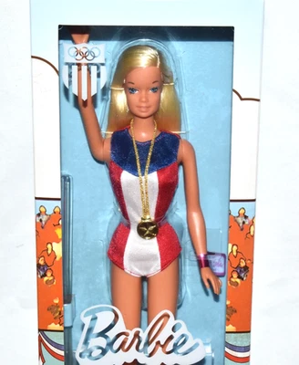 ¡NUEVO Y EN CAJA ORIGINAL! Barbie Signature 2019, reproducción medalla de oro Barbie 1975 #GPC77 Foto 1 de 4