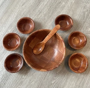 8 Pce. Woven Thatched Wood Bowl Set 6 Nut Bowls One Large Bowl & Spoon Signed DC - Bild 1 von 5