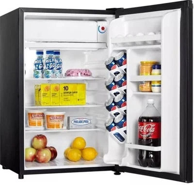 Danby Designer 4,4 куб. футов Компактный холодильник в черном цвете. Модель DCR044A2BDD. - Изображение 1 из 4