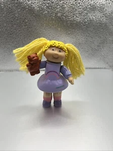 Vintage 1984 Cabbage Patch Kid 3" Vinyl Figur - blond - beweglich - Bild 1 von 5