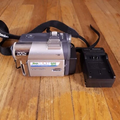 Panasonic PV-GS33 Mini DV Camcorder W/Battery + Charger FOR PARTS/REPAIR - Image 1 of 4