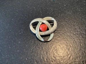Sarah Coventry Celtic Knot Brooch Orange Center - Picture 1 of 3