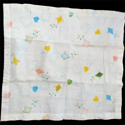 Manta Beacon Bebé Acrílico Satinado Borde Pastel Cometas Globos Corazones De Colección Foto 1 de 4