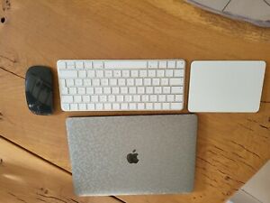 Apple MacBook Pro 13,3 Zoll (512GB SSD, Apple M1, 16GB) Notebook - Space Grau...