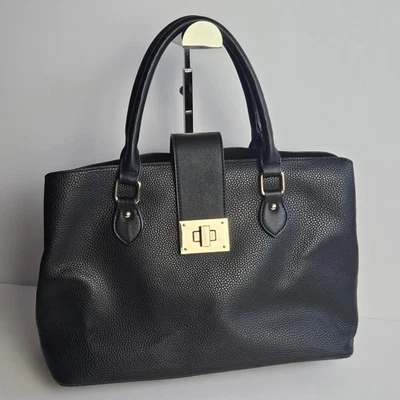 Cartera Kelly & Katie de doble asa de cuero sintético con guijarros negros - Gold Turnlock Foto 1 de 4