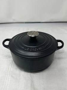 Le Creuset 20 cm Hierro Fundido Redondo Horno Holandés Regaliz Negro Mate 2,75 Qt - Imagen 1 de 11