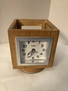 Timex Mesa Manto Reloj Giratorio Foto Cubo Madera Maciza TMX 8007 - Imagen 1 de 5
