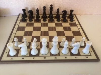 Whitman Chessmen Clásico Diseño Staunton con Tablero Foto 1 de 4