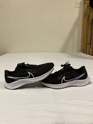 Nike Air Zoom Pegasus 38 Zapatos para Correr Para Hombre Negro Blanco Tenis Atléticos - 10 Foto 1 de 4